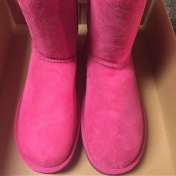 ๐บ๐NWT UGG Pink Short Classic Boots๐๐บ - Picture 2 of 4