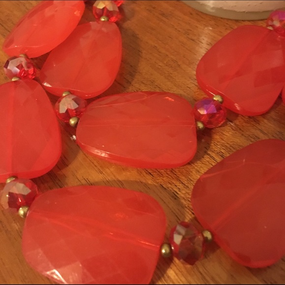 Red layered necklace - Picture 2 of 2