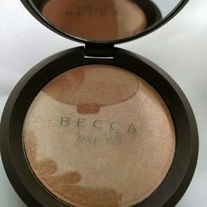 Becca champagne pop highlighter