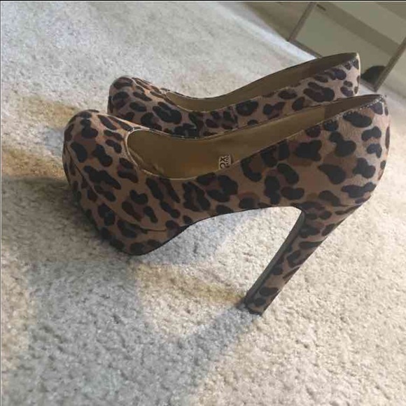 Leopard pumps - Picture 2 of 3