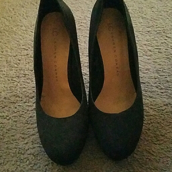 Really cute black heels