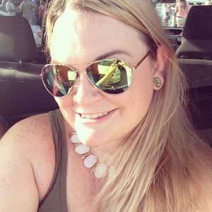 Meet your Posher, Emily