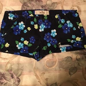 Hollister floral shorts