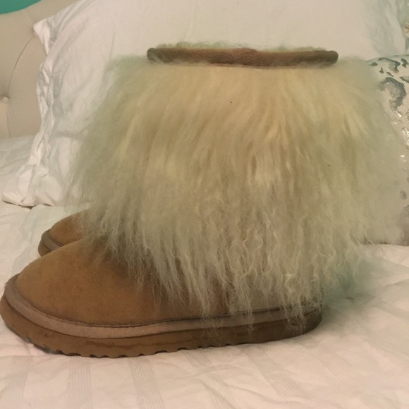 Beautiful fluffy uggs - Picture 2 of 4