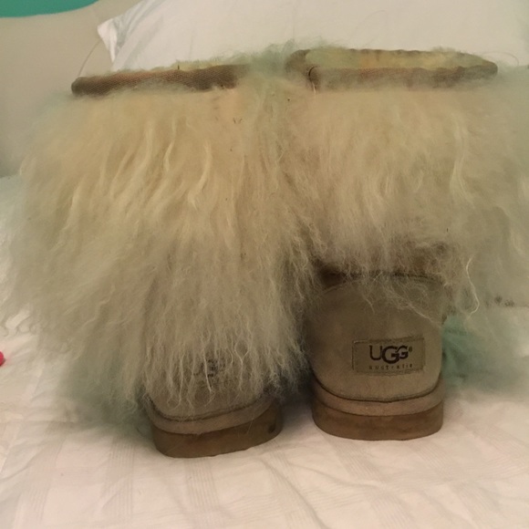 Beautiful fluffy uggs - Picture 3 of 4