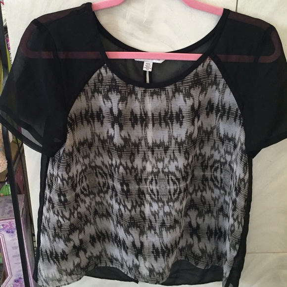 Beautiful Top - Picture 2 of 3