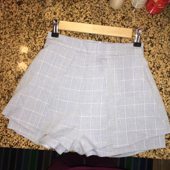 White Fox Boutique Shorts - Picture 3 of 3