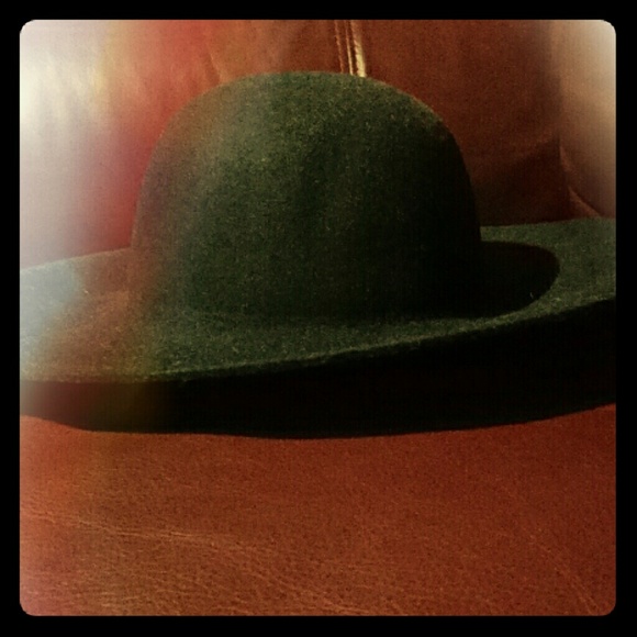 Fall/Winter hat - Picture 1 of 2