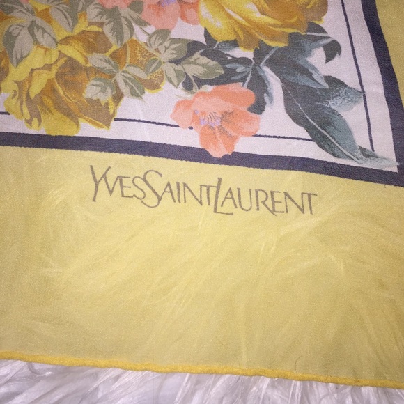 Gorgeous Yve Saint Laurent  scarf - Picture 2 of 3