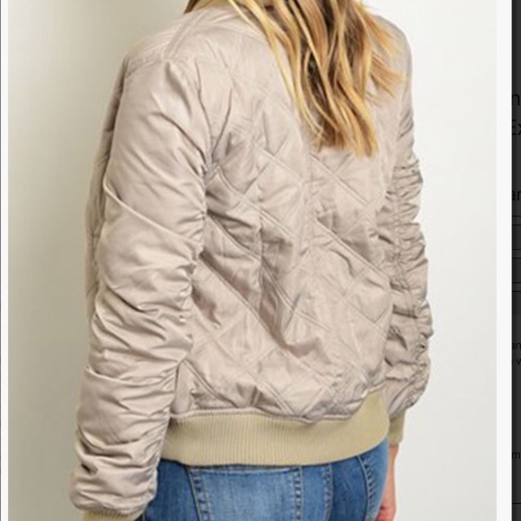 💥 1 left 💥Quilted bomber jacket - Picture 2 of 2