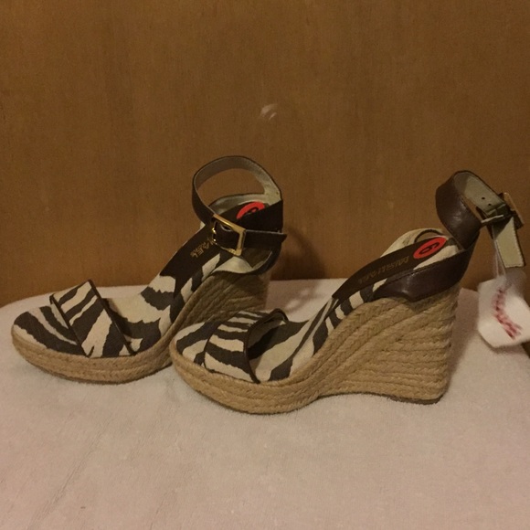 NWT Michael KORS Wedge Sandals Size 6