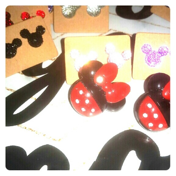Minnie Mouse/ Mickey Mouse earings.
