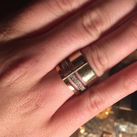 Michael Kors Ring - Picture 1 of 3