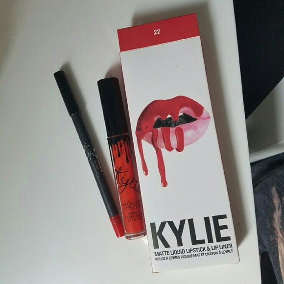 Kylie Cosmetics shade 22 (: - Picture 1 of 2