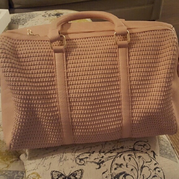 Brand new purse, never used.