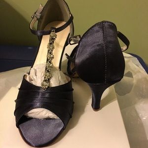 🚫SOLD ON Ⓜ️ERC🚫NIB Dyed Navy Bride Shoes Size 8