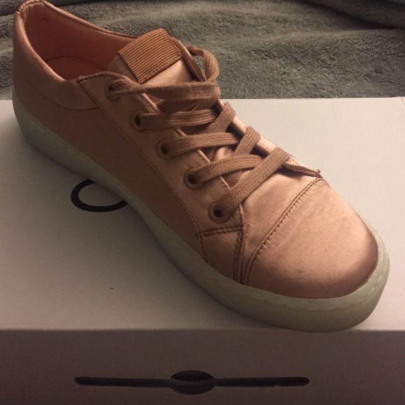 Adorable satin sneakers💗