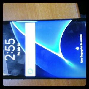 Samsung Galaxy S7 Edge  (( cracked ))