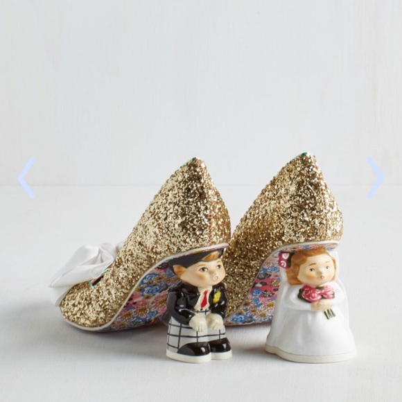 ModCloth Shoes - Size 39 Gold Heels