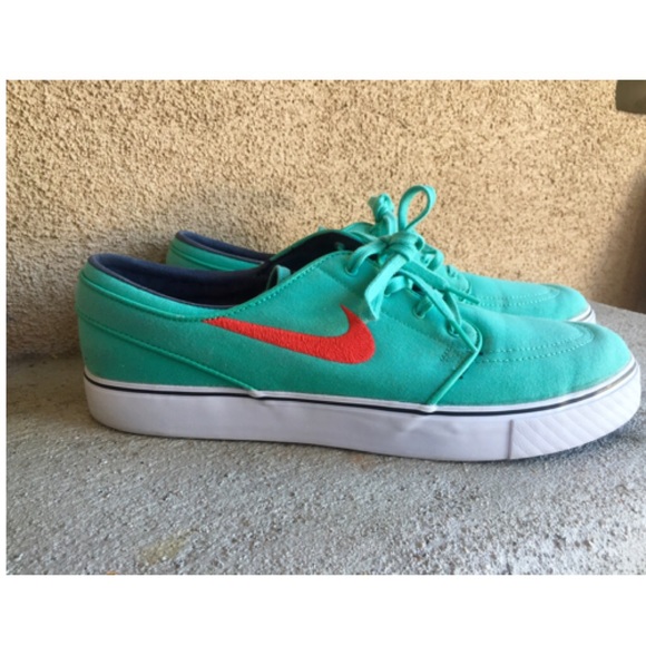 LABOR WEEKEND SALE❗️ NIKE $42