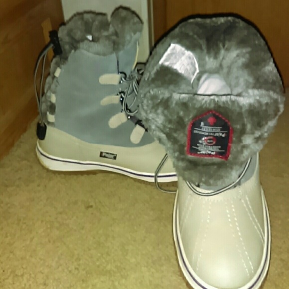 ☔⛄Pajar Canada⛄☔Winter/ rainboots😊 Make offer??