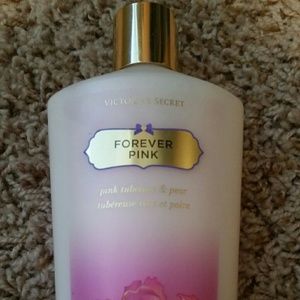 VS Forever Pink body lotion