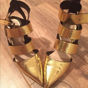 Zara fancy gold pump with straps  size 7