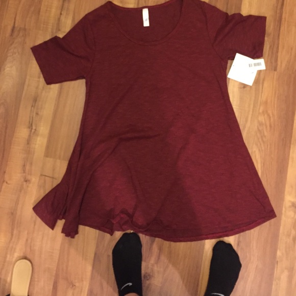 Burgundy top perfect for leggings and fall 🍂🍁