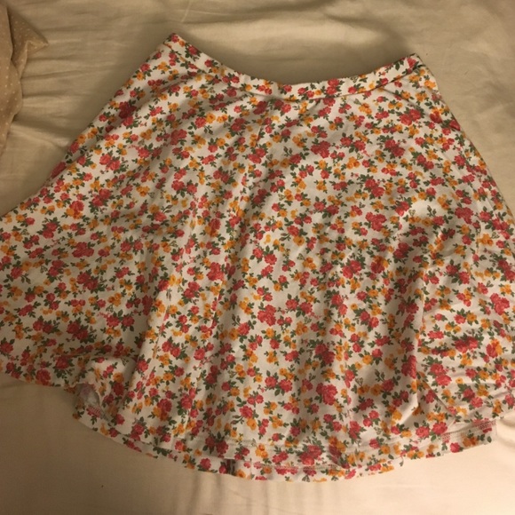 Floral high wasted skater skirt - Picture 3 of 3