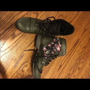 Steve Madden boots