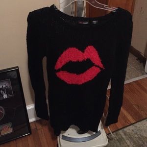 Comfy knit "Kiss Me" sweater