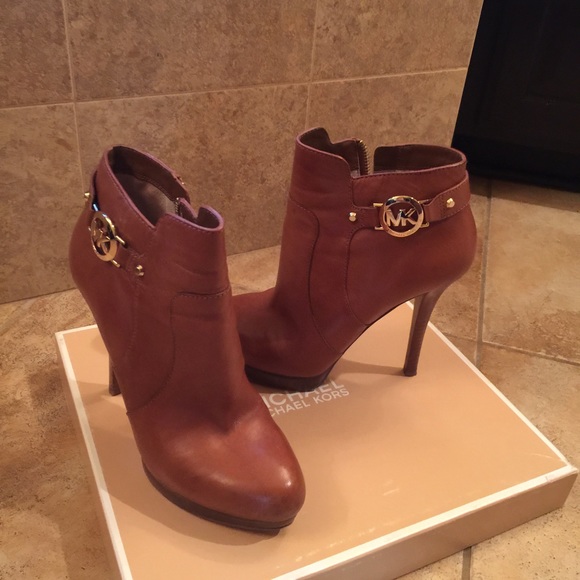 Reserved🌺 Michael Kors Wyatt ankle boots