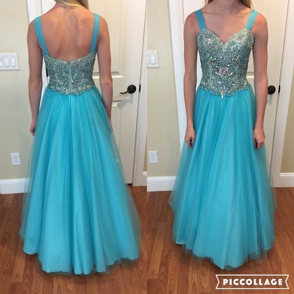 don't need prom dresses in college💁🏼