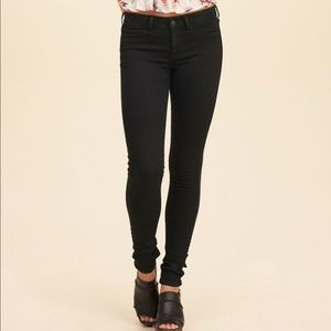 HOLLISTER BLACK JEANS