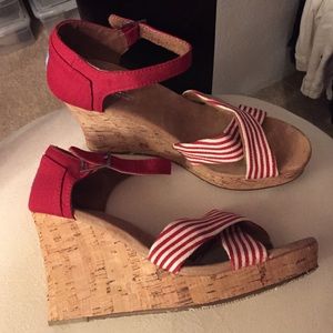 ⭐️PRICE DROP⭐️TOMS Canvas Strappy Wedges NWOT
