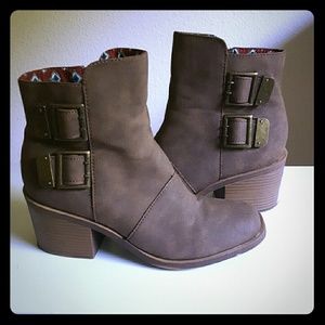 Rocket Dog Bootie in Chestnut