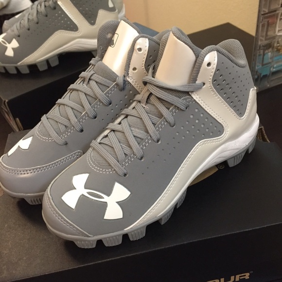 NEW KIDS UNDER ARMOUR BASEBALL CLEATS