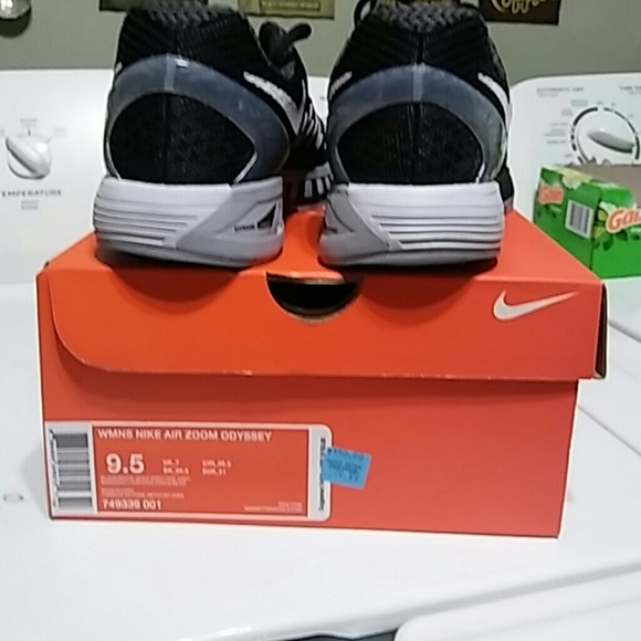 Womans Nike Air ZoomOdyssey - Picture 2 of 2