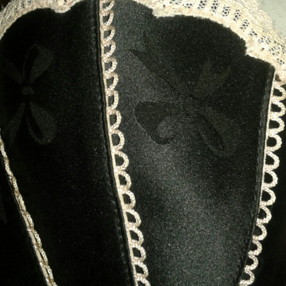 Victoria's Secret 34C Bra - lace & ribbon Lingerie Burlesque Goth Dolly Stripper - Picture 3 of 4