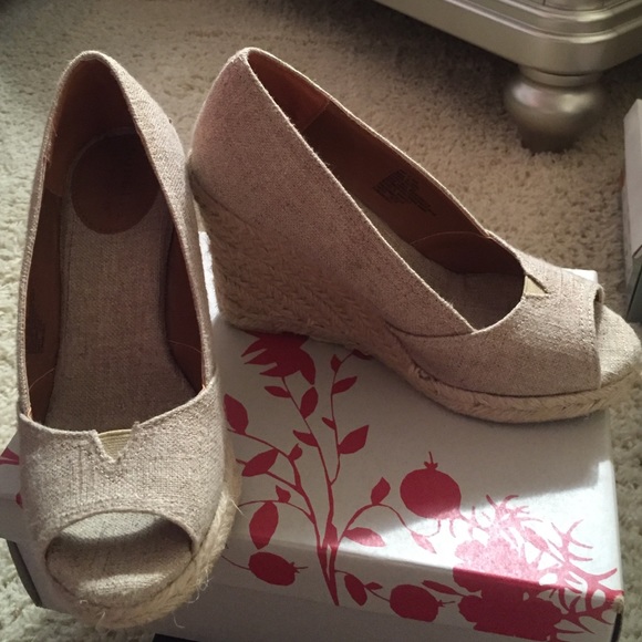 Beige wedged shoe - Picture 1 of 1