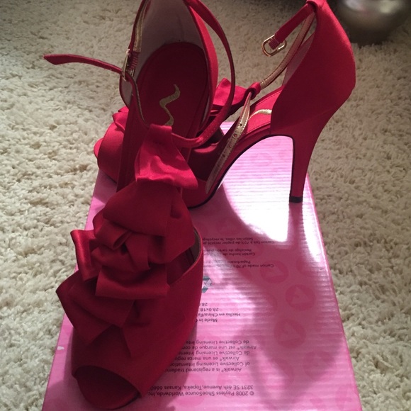 Read Nina heels - Picture 1 of 1