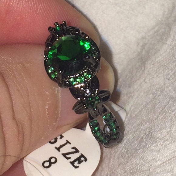 SZ 8 Emerald and Black Gold Vintage Ring - Picture 4 of 4