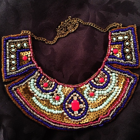Statement necklace collar