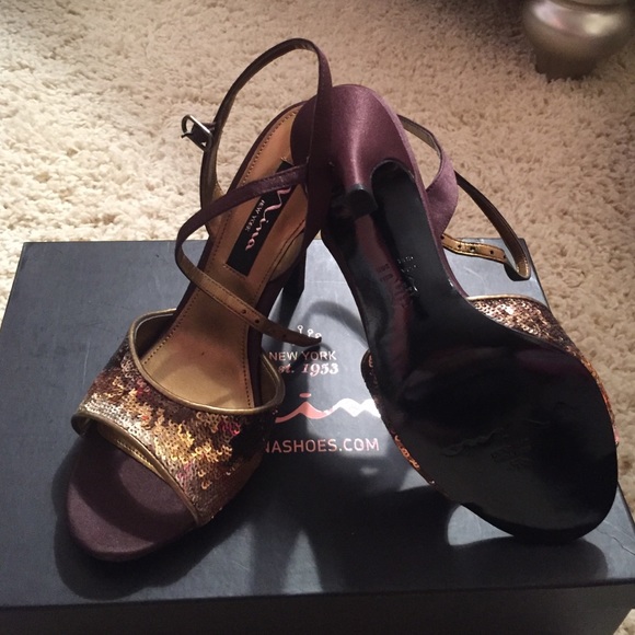 Brand-new Nina strappy sandals - Picture 1 of 1