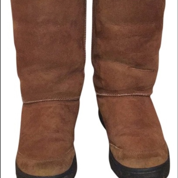 UGG Boots - Picture 4 of 4