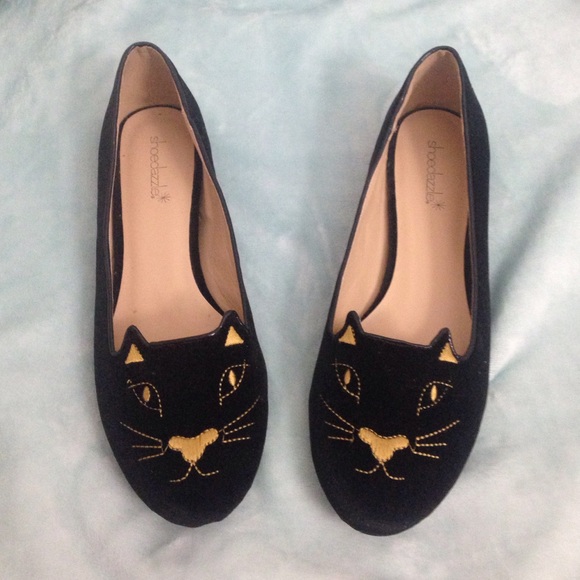 Black Gold Cat Face Flat Shoes (Size 10)
