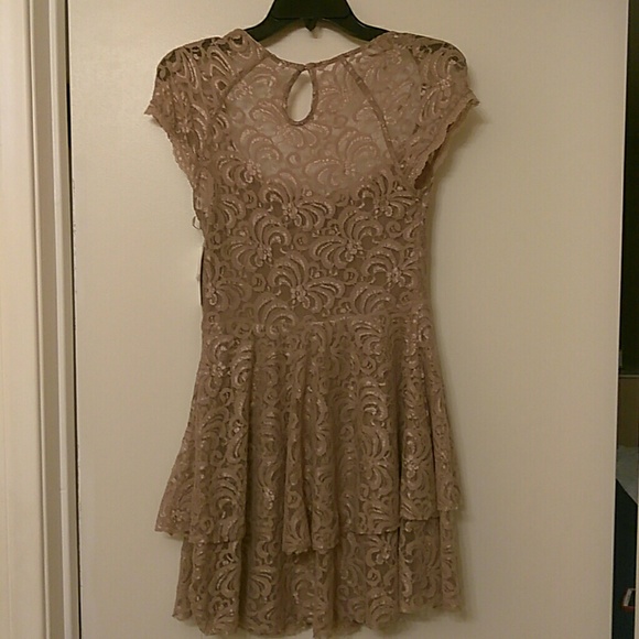 FREE PEOPLE- Taupe beautifully hand sewn in lace - Picture 4 of 4