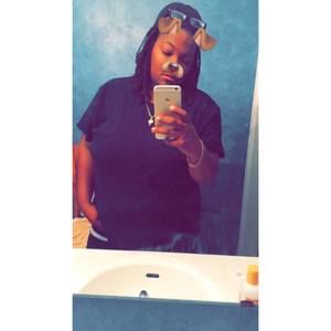 Meet your Posher, Dominique