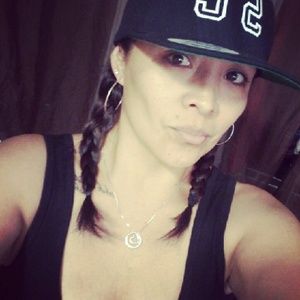 Meet your Posher, Claudine