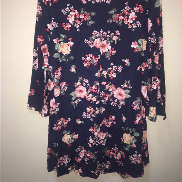 NWT Criss Cross Floral Blouse - Picture 2 of 4